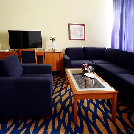 Hotel Central فندق 4*
