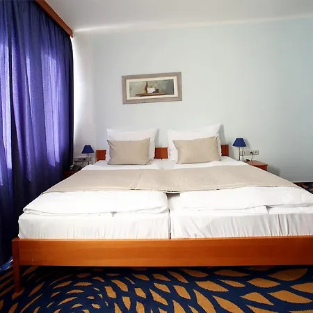 Hotel Central فندق 4*