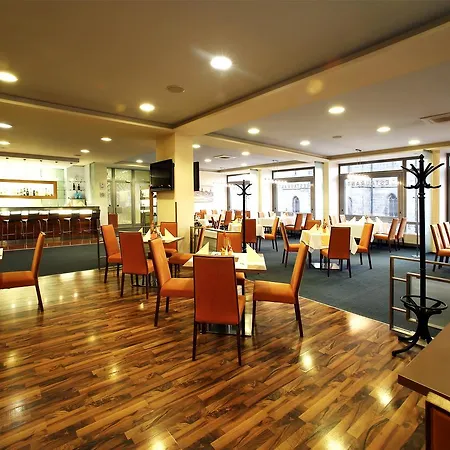 Hotel Central فندق 4*