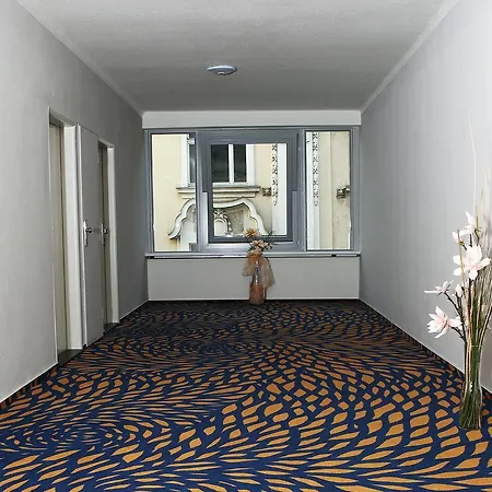 Hotel Central فندق 4*