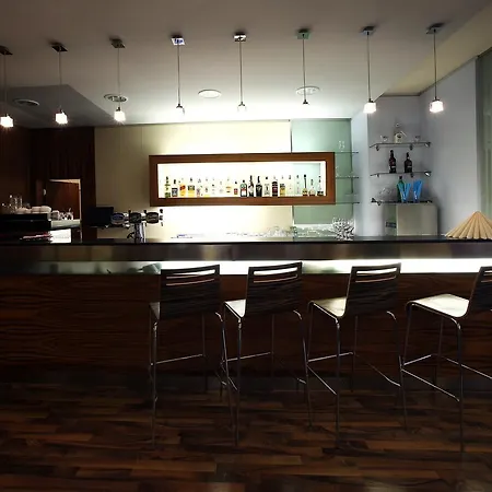 Hotel Central بلزن