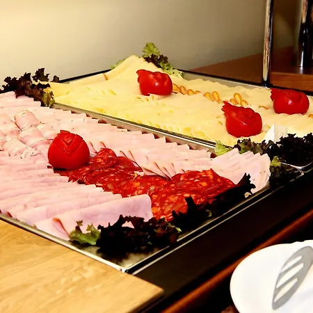 Hotel Central فندق 4*