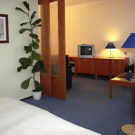 فندق Hotel Central 4*