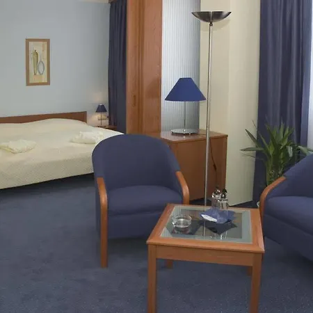 Hotel Central 4* بلزن
