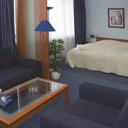 فندق Hotel Central 4*