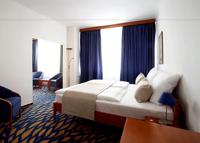 Hotel Central 호텔 플젠